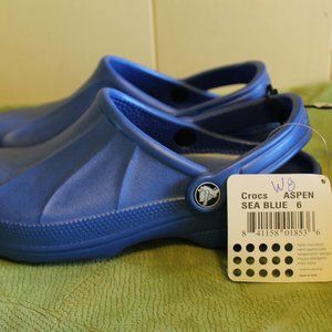 Sea BlueCrocs solid, NWT, S 8 women's or men's 6